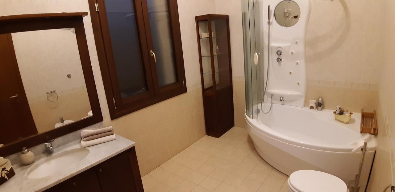 La Torre Di Longara Bed & Breakfast กัลเดรารา ดิ เรโน ภายนอก รูปภาพ