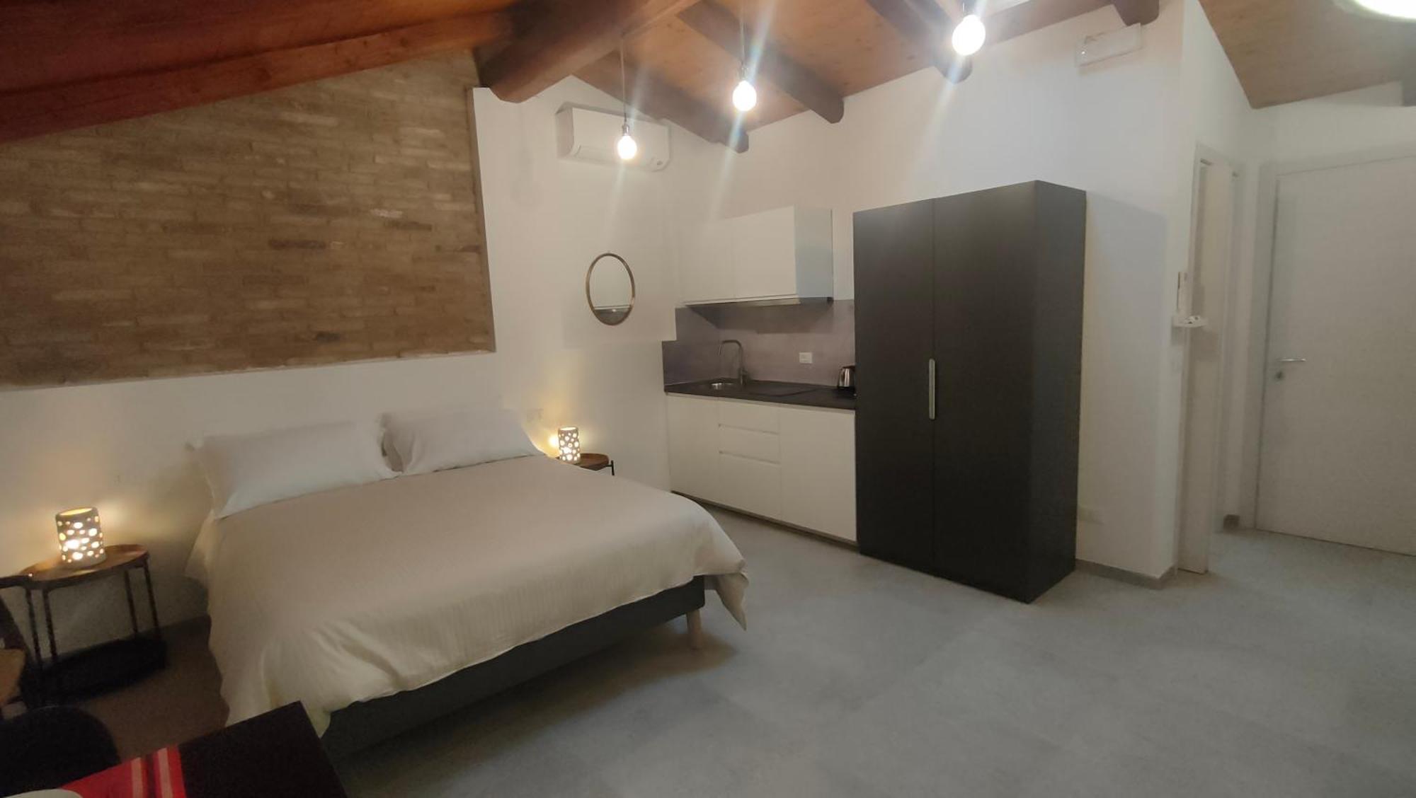 La Torre Di Longara Bed & Breakfast กัลเดรารา ดิ เรโน ภายนอก รูปภาพ
